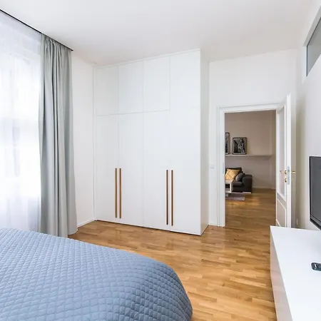 Location Old Town Brand New 2bd * Praga