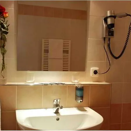 Ea Tosca Hotel 3*