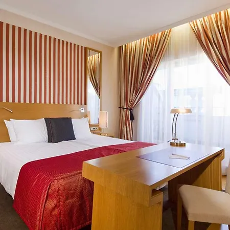 Отель Mamaison Riverside 5*