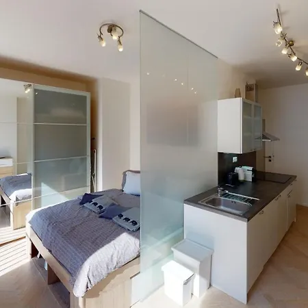 Onsite Free Garage Parking, 10min Centre By Bus Apartament Praga