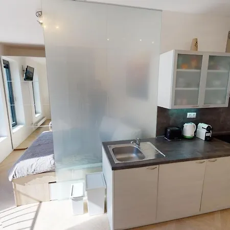 Apartament Onsite Free Garage Parking, 10min Centre By Bus