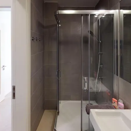 Onsite Free Garage Parking, 10min Centre By Bus Apartament *
