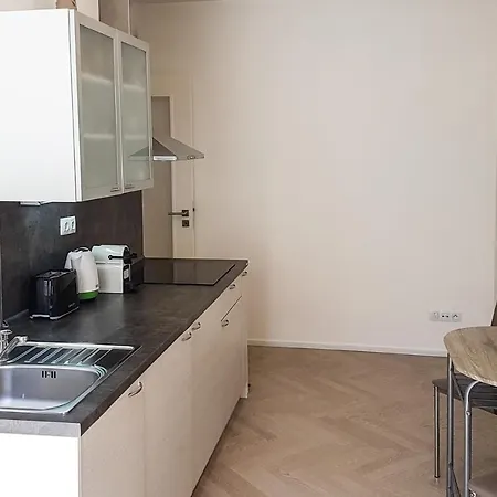 Onsite Free Garage Parking, 10min Centre By Bus Praag