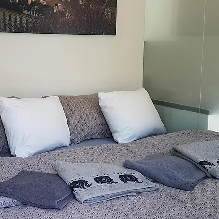 Onsite Free Garage Parking, 10min Centre By Bus Apartament