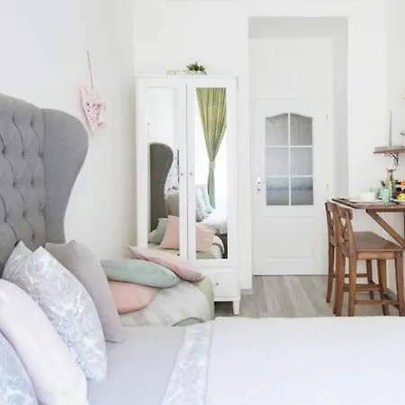 Romantic Karlin Apartment *