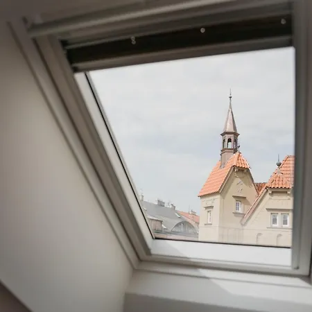 High Heaven Valentinska Apartment Prague