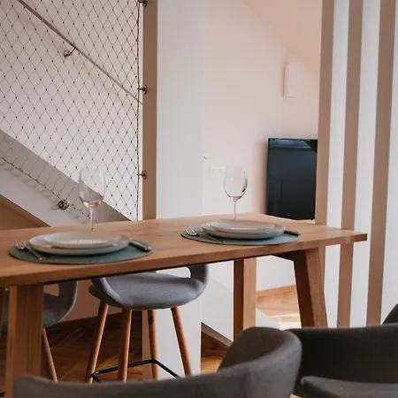 High Heaven Valentinska Apartment Prague