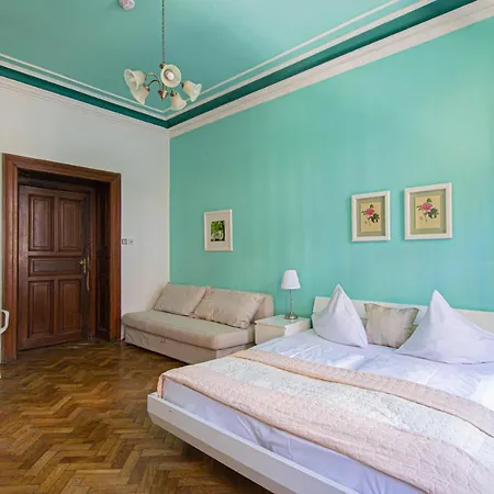 Apartment For Celebrations Spacious 3bdr With Balcony Prague