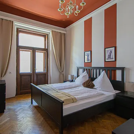 Apartment For Celebrations Spacious 3bdr With Balcony Prague
