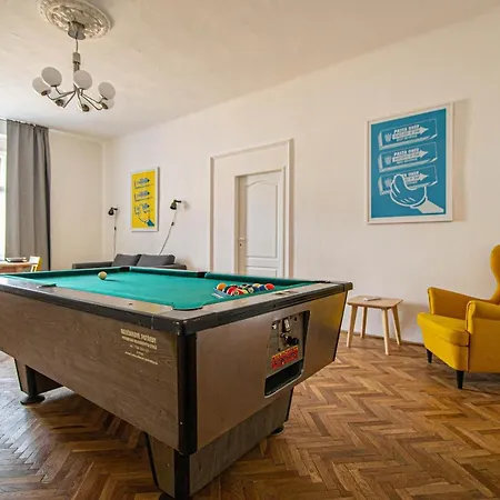 Apartment Super Billiard And Darts Big