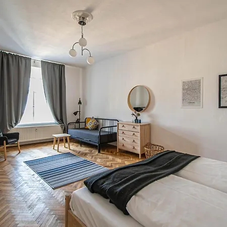 Super Billiard And Darts Big Apartment