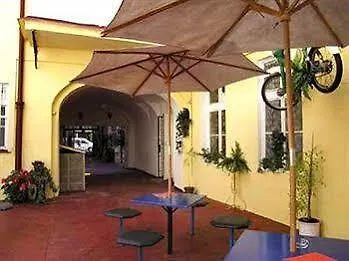 U Dvou Zlatých Klíčů Hotel Praga