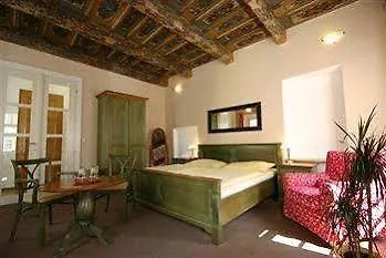 U Tri Bubnu Hotel 3*