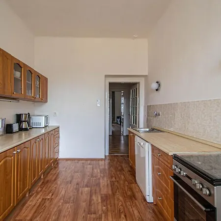 Super Billiard And Darts Big Apartment