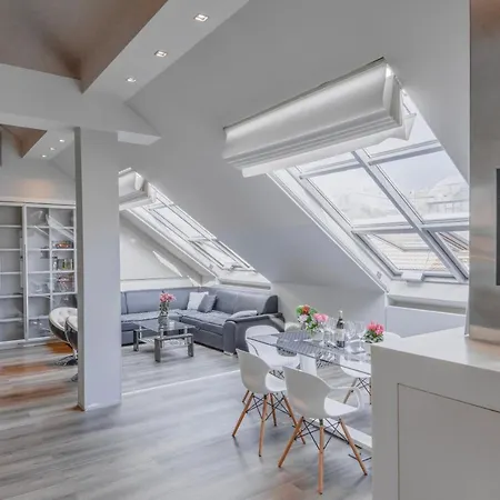 Luxury In Centre Apartment