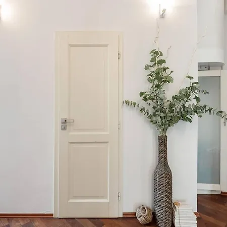 Old Town Square Apartment *