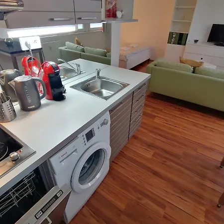 Golden Family Apartment *