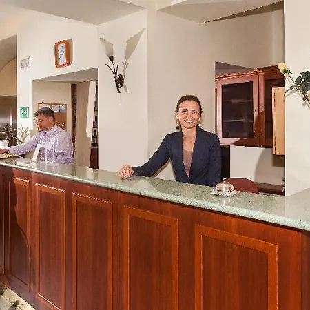 Augustus Et Otto Hotel 4*