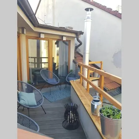Huge 3-bed Duplex W Sauna, Jacuzzi, Terrace & Ac Prague