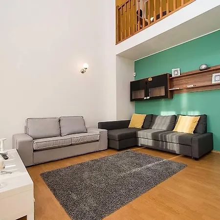 Great Terrace In Big, Flat Apartment *