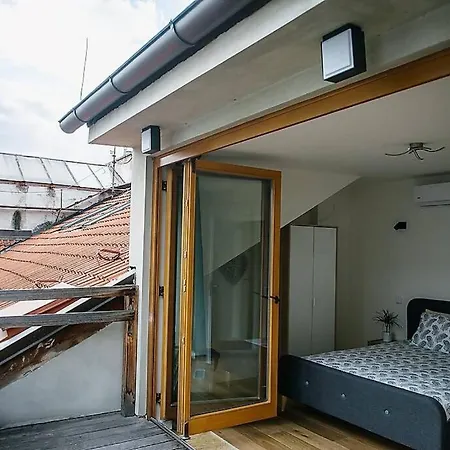 Huge 3-bed Duplex W Sauna, Jacuzzi, Terrace & Ac