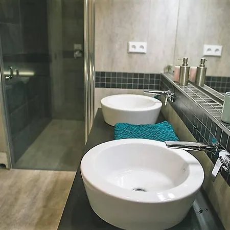 Huge 3-bed Duplex W Sauna, Jacuzzi, Terrace & Ac *