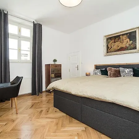 Newly Renovated 1-bed At Charles Bridge Apartment *