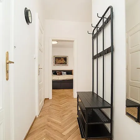 Apartment Newly Renovated 1-bed At Charles Bridge Prague