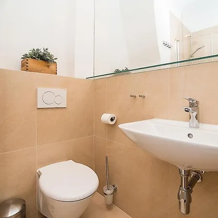 Newly Renovated 1-bed At Charles Bridge Daire