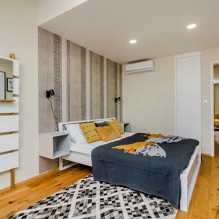 Days - Premium Loft W Terrace - View - Netflix - Ac Apartment Prague