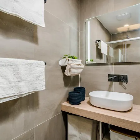 Days - Premium Loft W Terrace - View - Netflix - Ac Apartment Prague