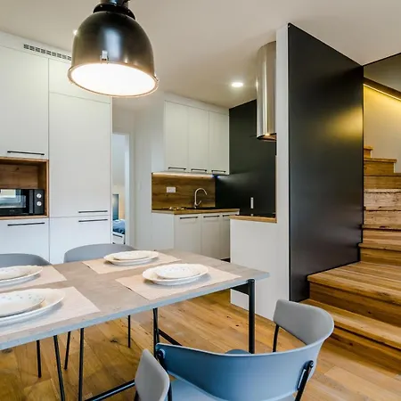 Apartment Days - Premium Loft W Terrace - View - Netflix - Ac *