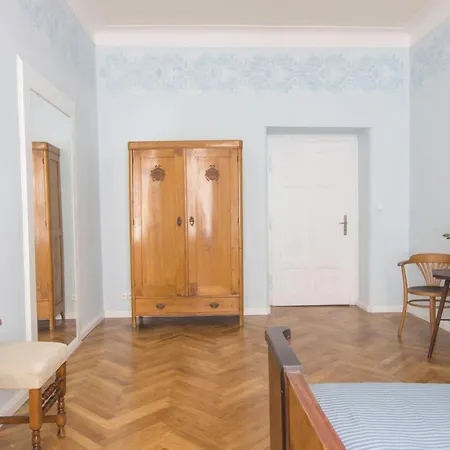 Castle Vintage Praag