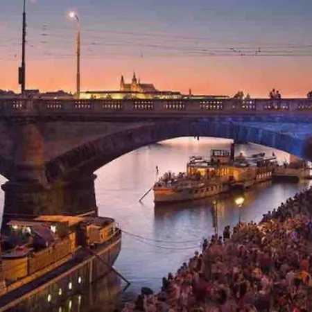 Daire Andel With Terrace Prag