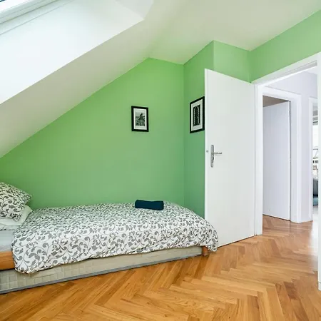 Central, Spacious, Modern 5 Bedrm Duplex W/balcony * Prague