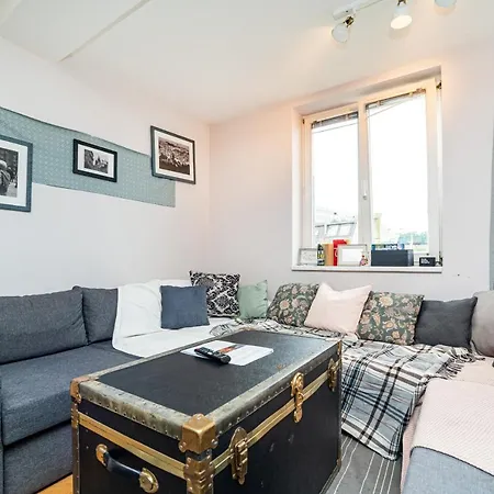 Central, Spacious, Modern 5 Bedrm Duplex W/balcony Prague
