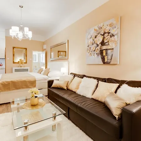 Wenceslass Square Luxury Apartment Prague