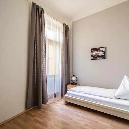 Apartment For Celebrations Spacious 3bdr With Balcony *