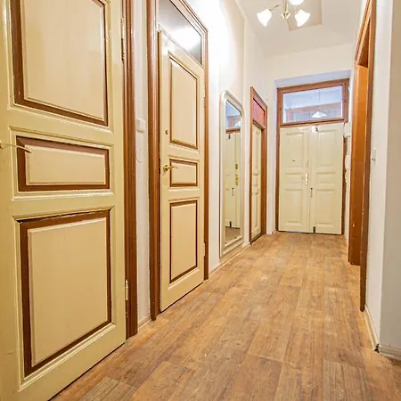 For Celebrations Spacious 3bdr With Balcony