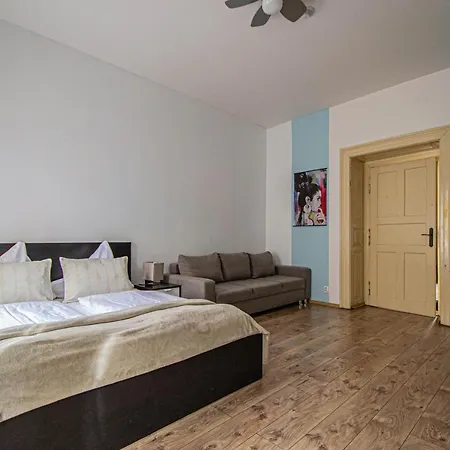 For Celebrations Spacious 3bdr With Balcony * Prague