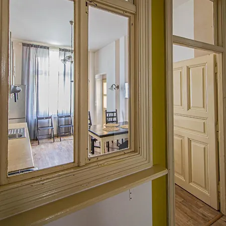 For Celebrations Spacious 3bdr With Balcony Prague