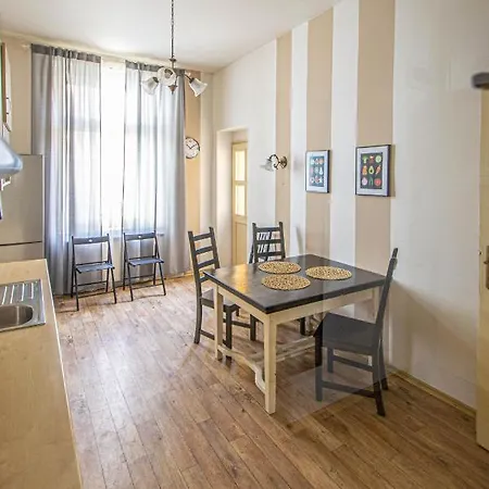 Apartment For Celebrations Spacious 3bdr With Balcony Prague