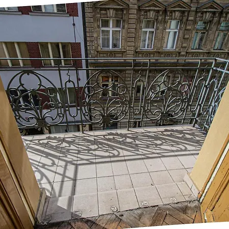 For Celebrations Spacious 3bdr With Balcony Apartment *