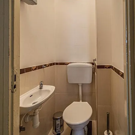 For Celebrations Spacious 3bdr With Balcony Prague