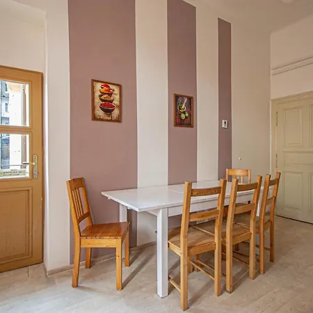 For Celebrations Spacious 3bdr With Balcony Prague