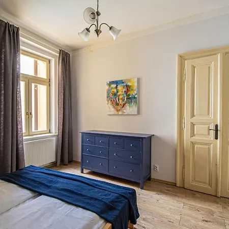 Apartment For Celebrations Spacious 3bdr With Balcony *
