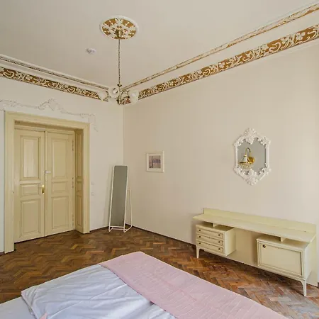 Apartment For Celebrations Spacious 3bdr With Balcony Prague