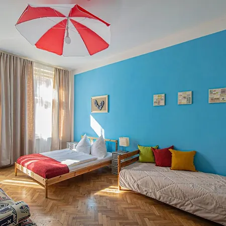 Apartment For Celebrations Spacious 3bdr With Balcony Prague