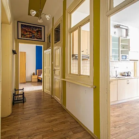 Apartment For Celebrations Spacious 3bdr With Balcony Prague