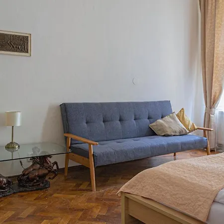 Apartment For Celebrations Spacious 3bdr With Balcony *